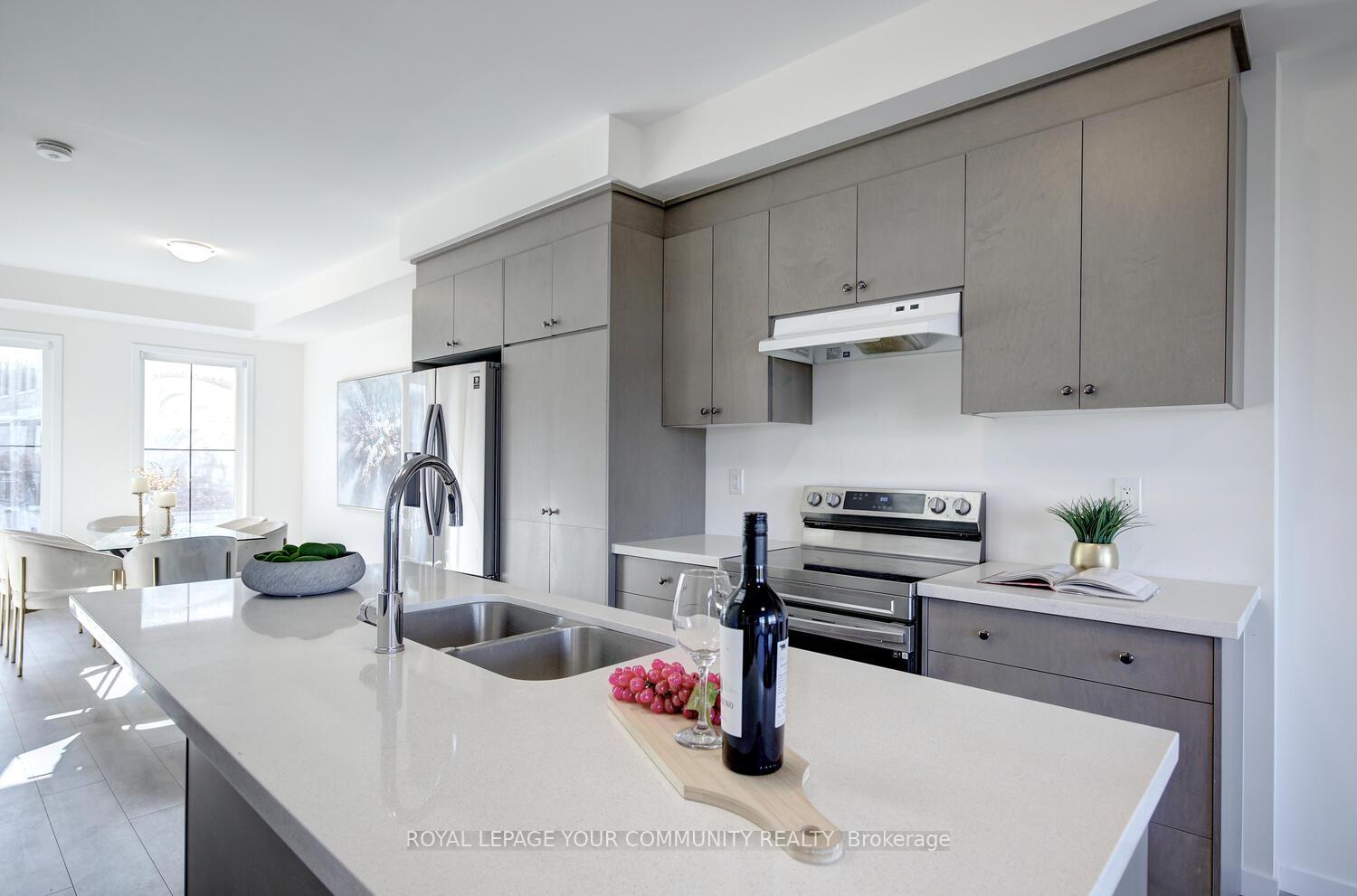 Photo 16 of 14 Seacoasts Circle, Vaughan, Maple — HOMEH