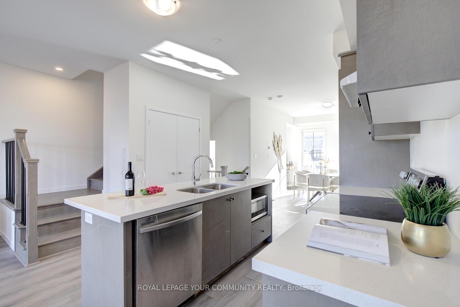 Photo 17 of 14 Seacoasts Circle, Vaughan, Maple — HOMEH