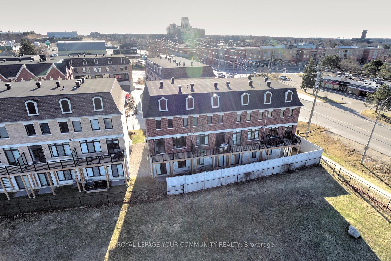 Photo 48 of 14 Seacoasts Circle, Vaughan, Maple — HOMEH