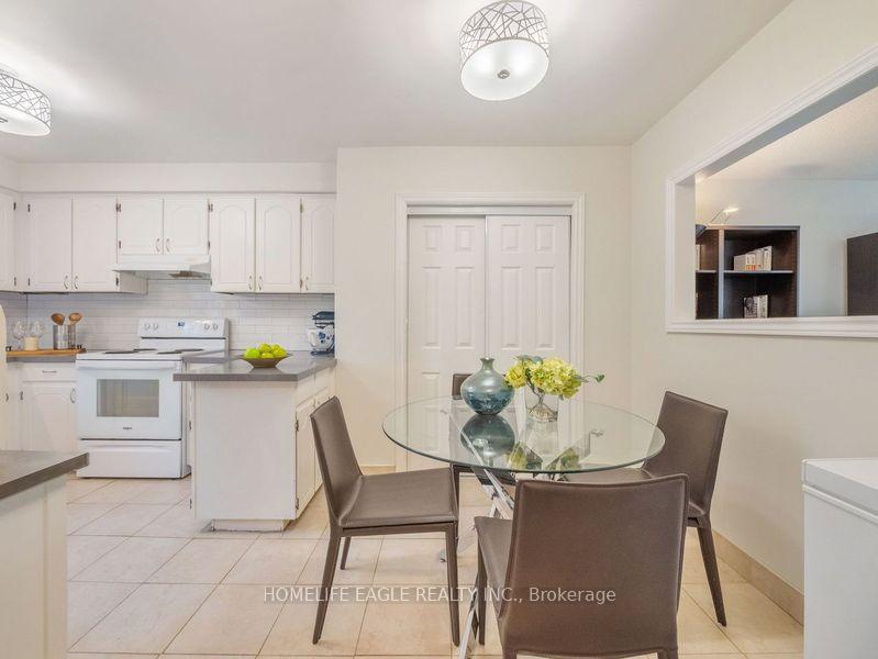 Photo 6 of Unit 47, 64 Poplar Crescent, Aurora, Aurora Highlands — HOMEH