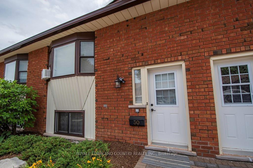 Front of Unit 30, 115 Mary Street W