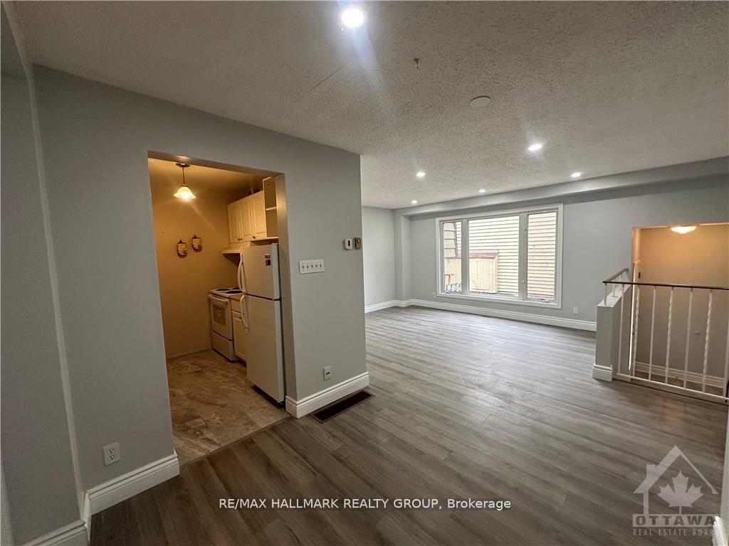 Photo 3 of Unit 32, 2610 Draper Avenue, Ottawa, Redwood Park — HOMEH