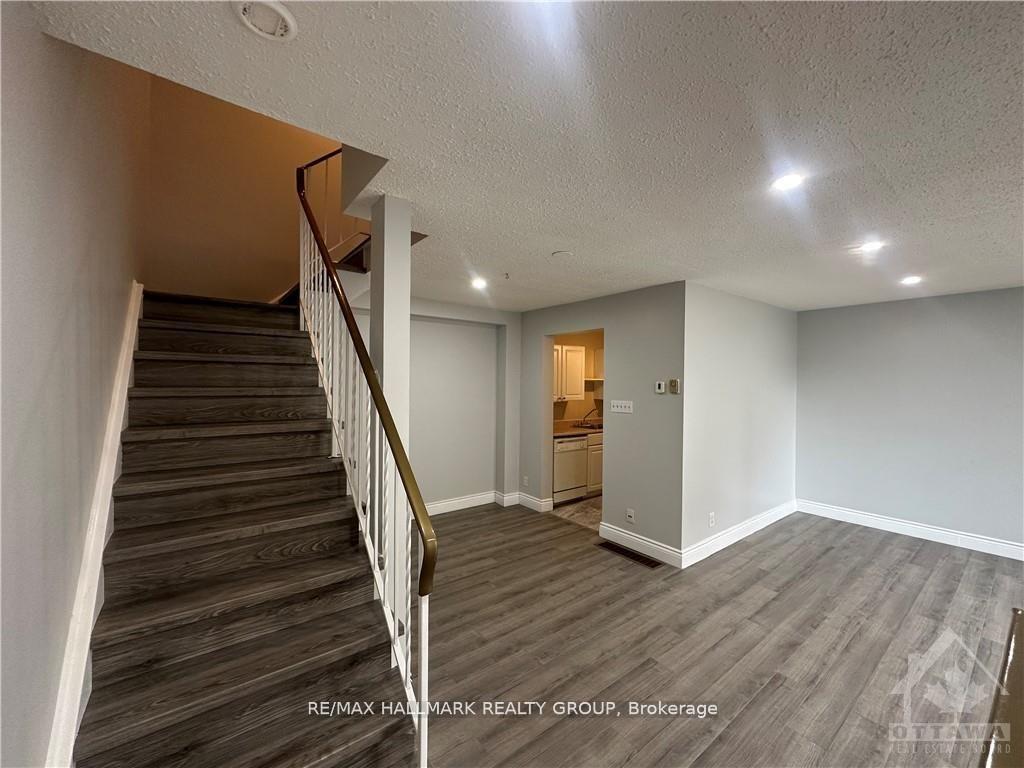 Photo 4 of Unit 32, 2610 Draper Avenue, Ottawa, Redwood Park — HOMEH