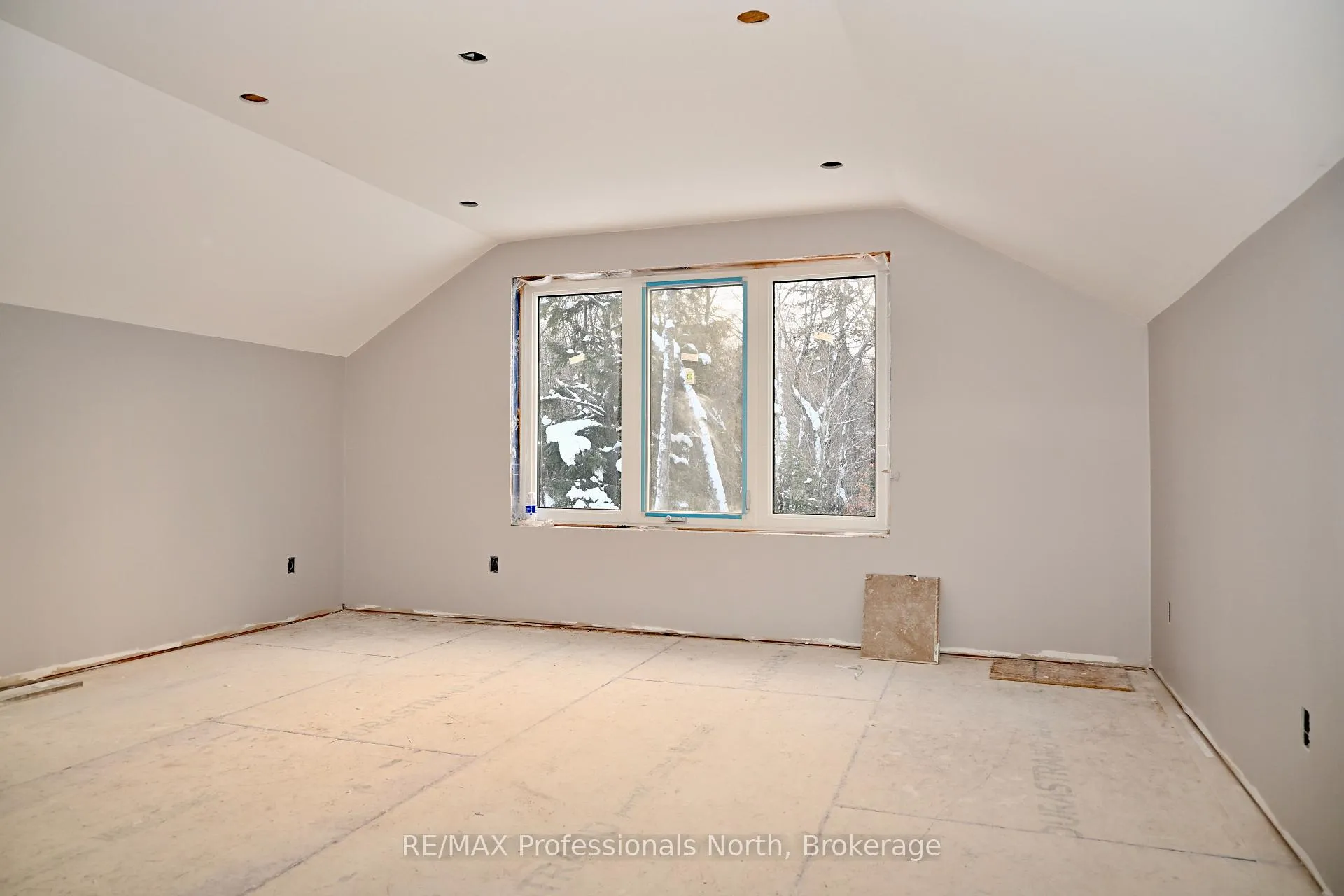 Photo 65 of 121 Loon Lake Road, Magnetawan — HOMEH