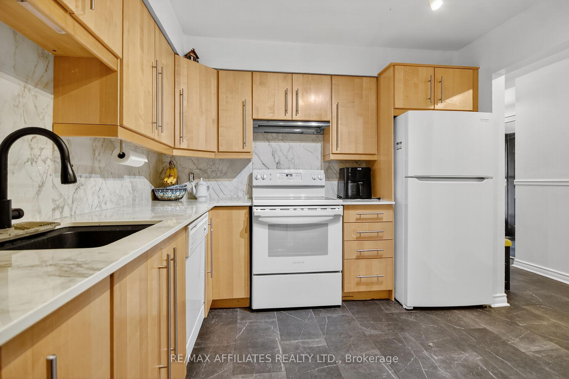 Photo 4 of Unit 17, 73 Clarkson Crescent, Ottawa, Kanata - Katimavik — HOMEH