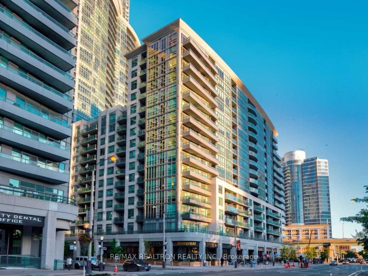 Front of Unit 305, 25 Lower Simcoe Street