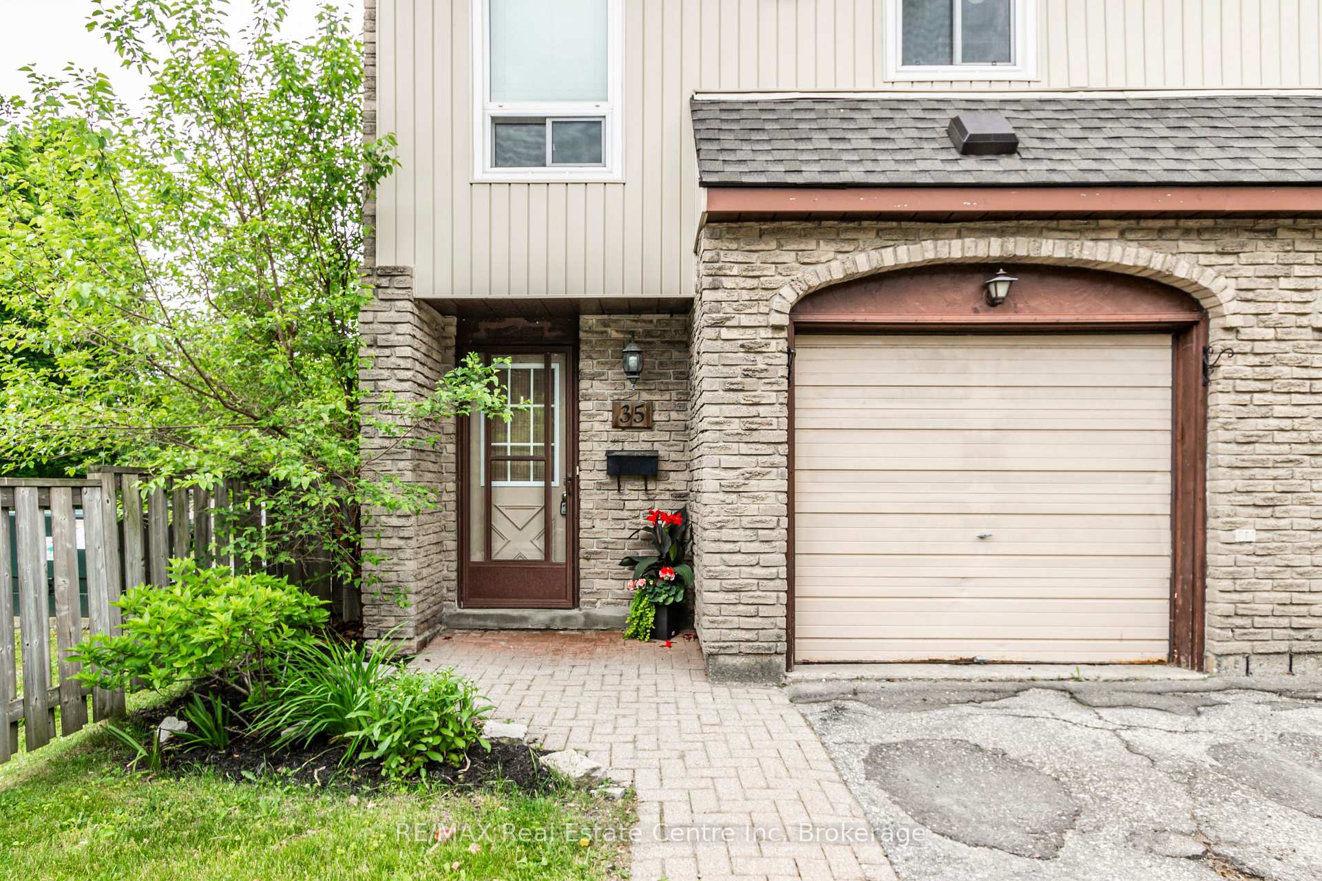 Photo 2 of Unit 35, 80 Old Country Drive, Kitchener — HOMEH