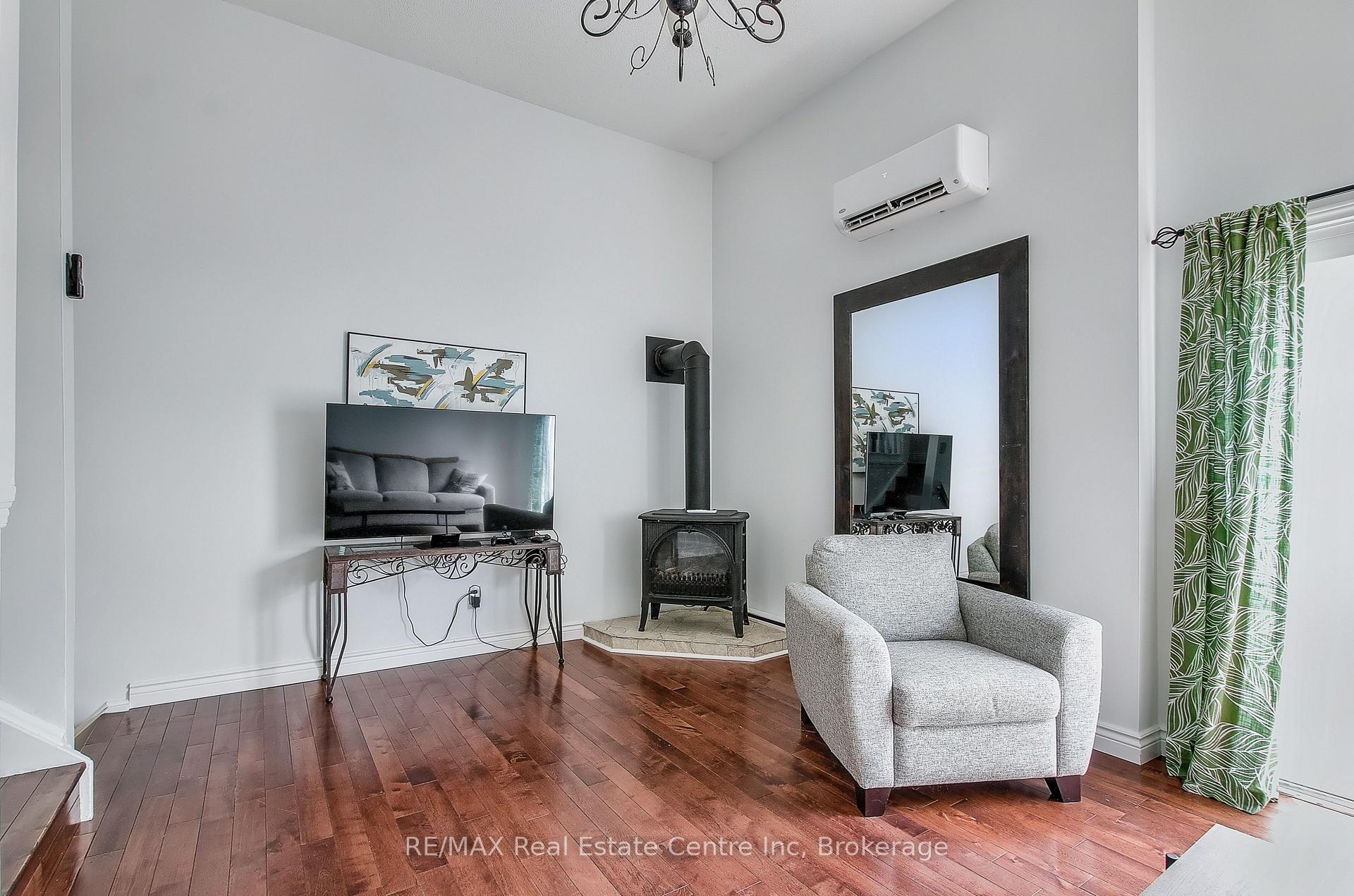 Photo 8 of Unit 35, 80 Old Country Drive, Kitchener — HOMEH