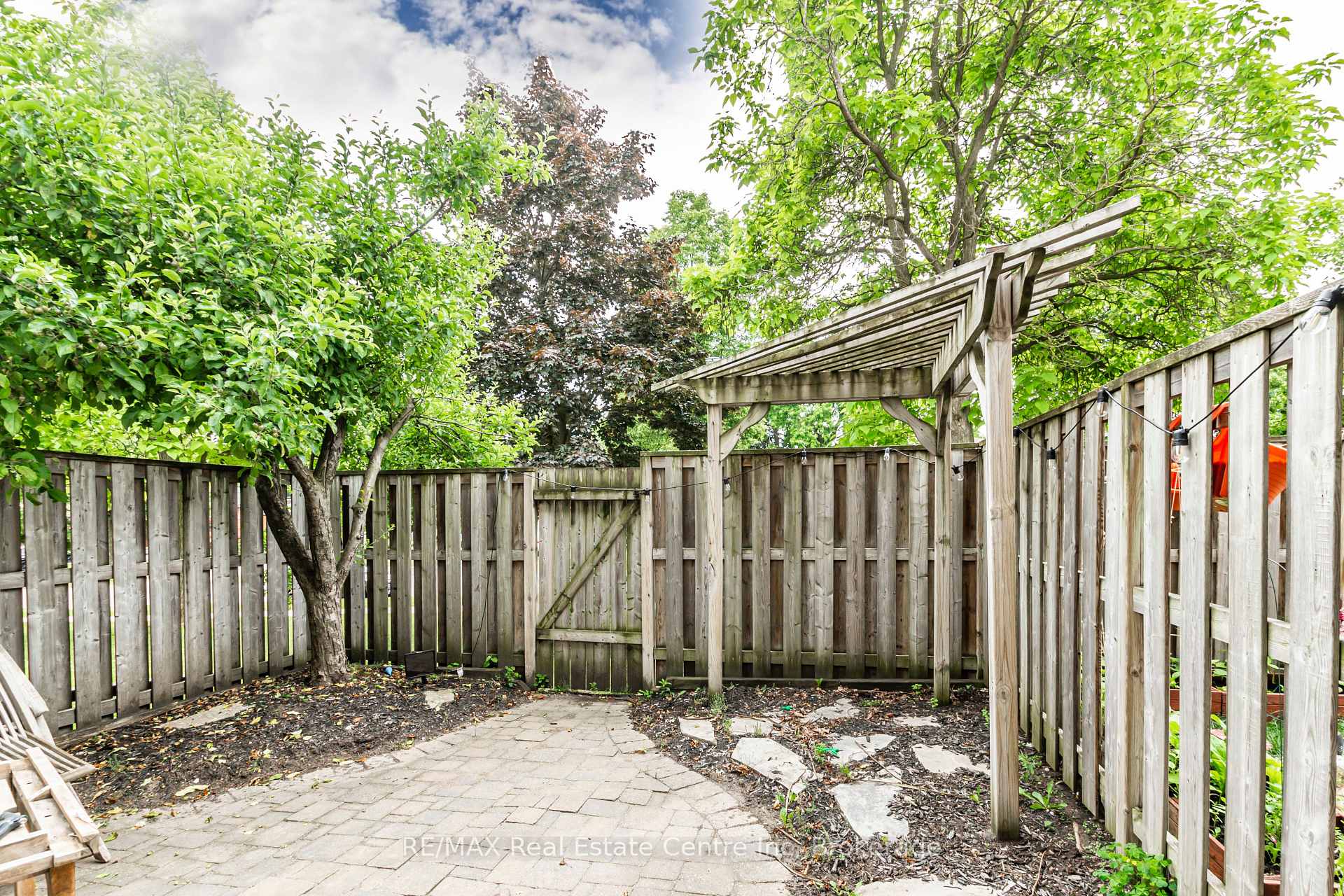 Photo 23 of Unit 35, 80 Old Country Drive, Kitchener — HOMEH