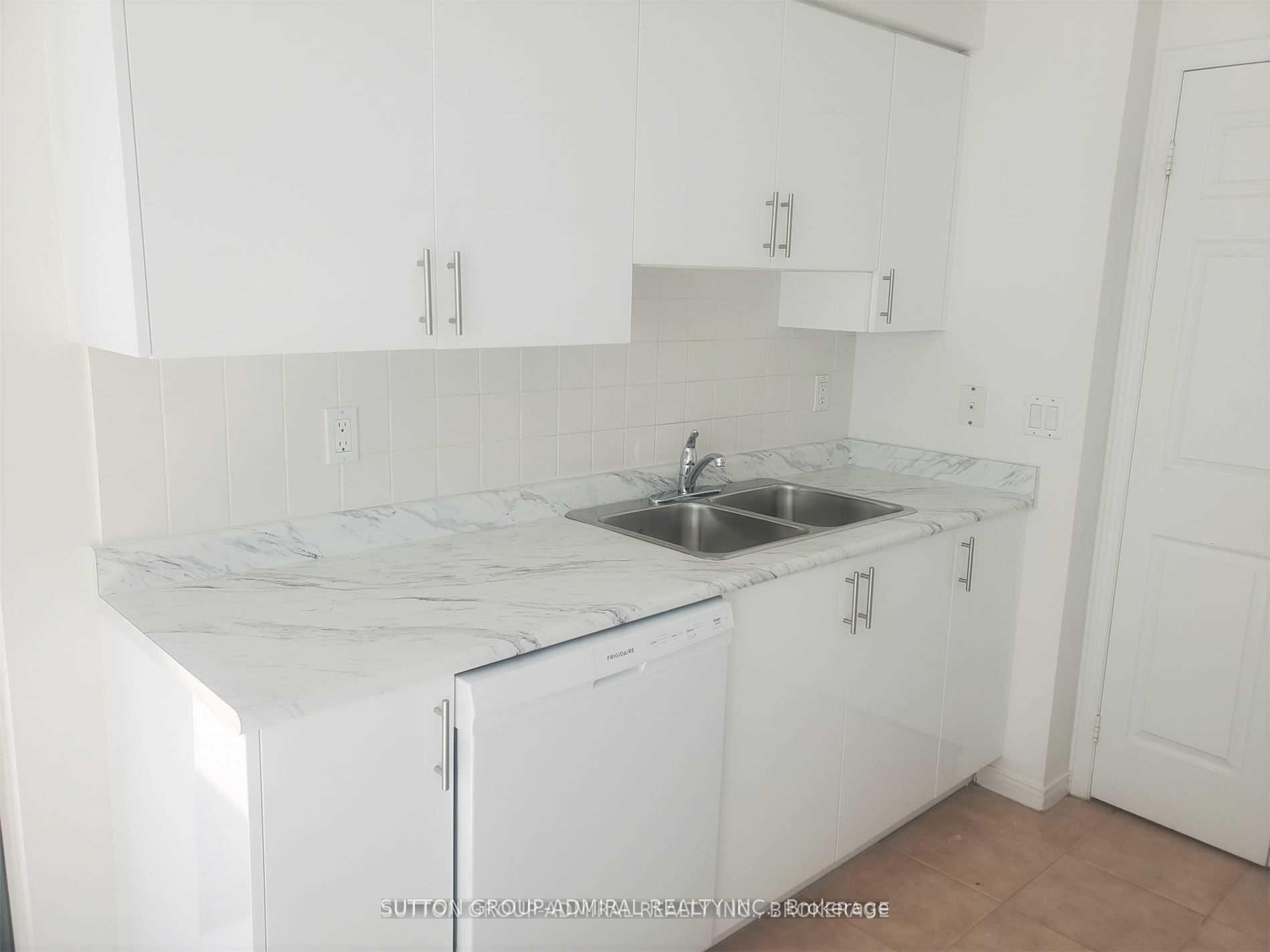 Photo 4 of Unit 612, 5 Emerald Lane, Vaughan, Crestwood-Springfarm-Yorkhill — HOMEH