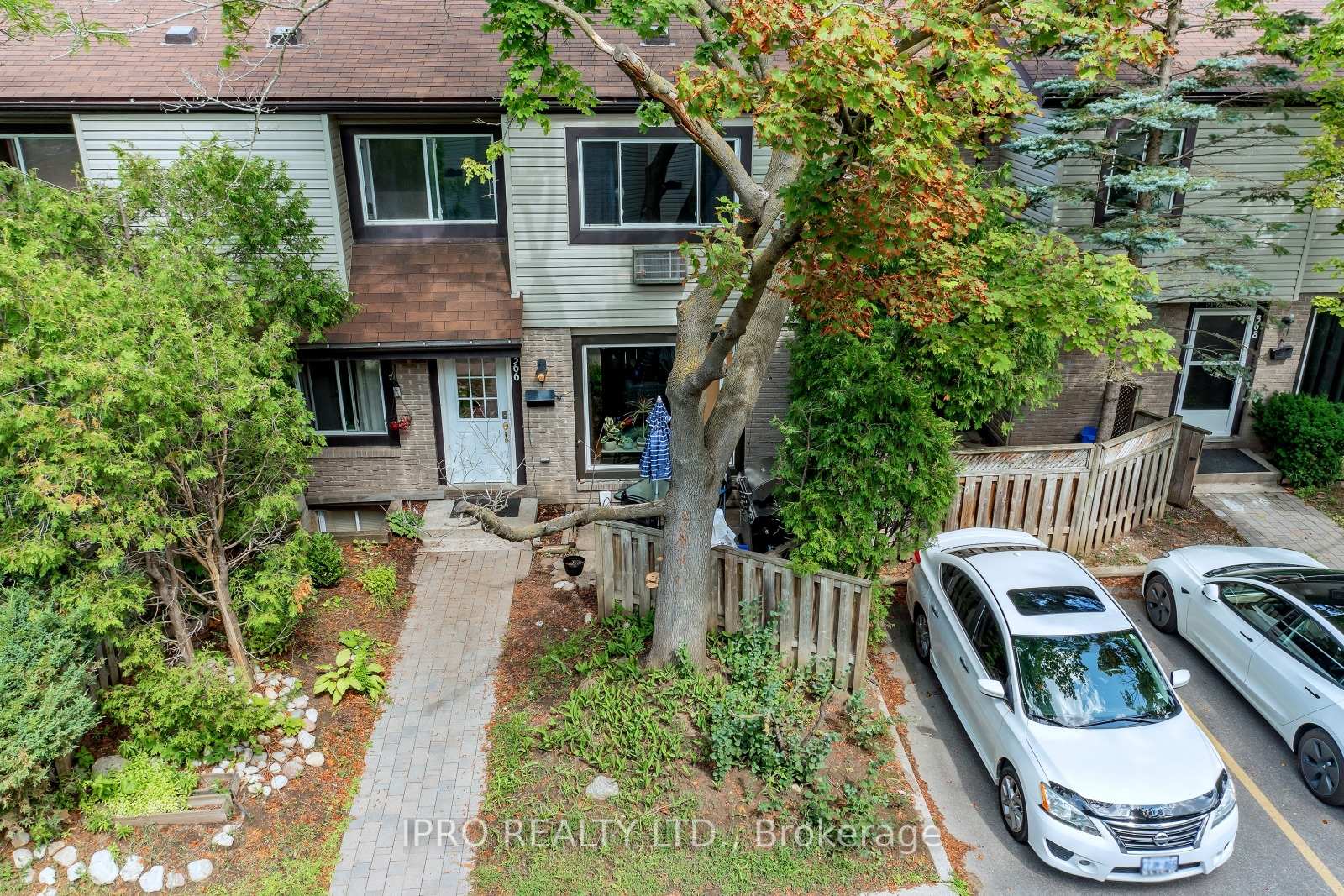 Photo 5 of 366 Scottsdale Drive, Guelph, Dovercliffe Park/Old University — HOMEH