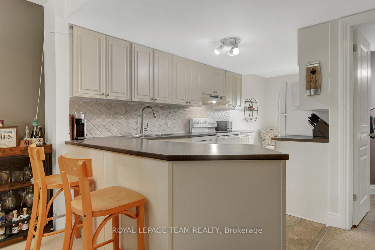 Photo 12 of Unit 18, 208 Chapman Mills Drive, Ottawa, Barrhaven - Strandherd — HOMEH