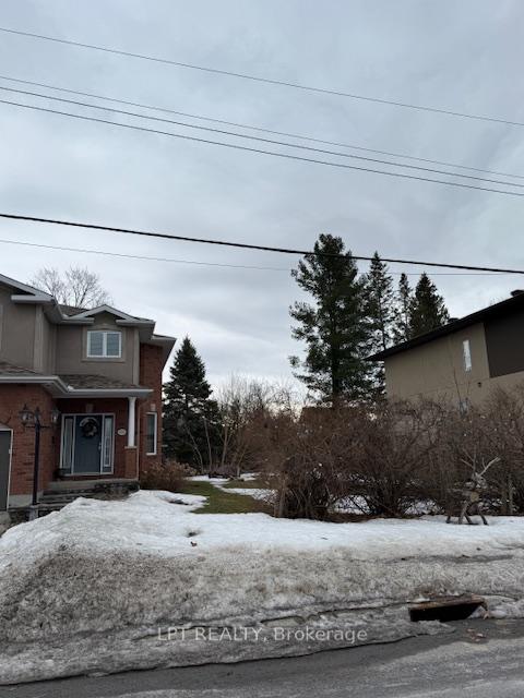 Photo 3 of 10 Ashburn Drive, Ottawa, Borden Farm/Stewart Farm/Carleton Heights/Parkwood Hills — HOMEH