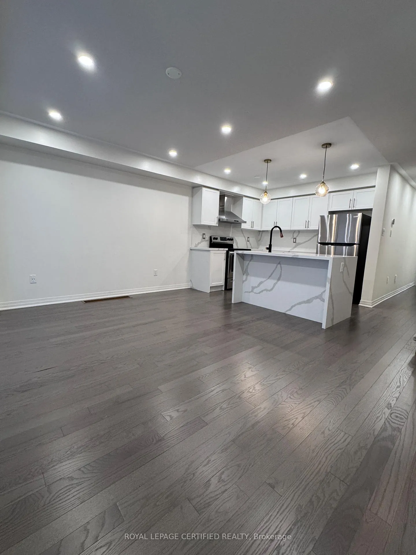 Photo 6 of 25 King George Way, Clarington, Bowmanville — HOMEH