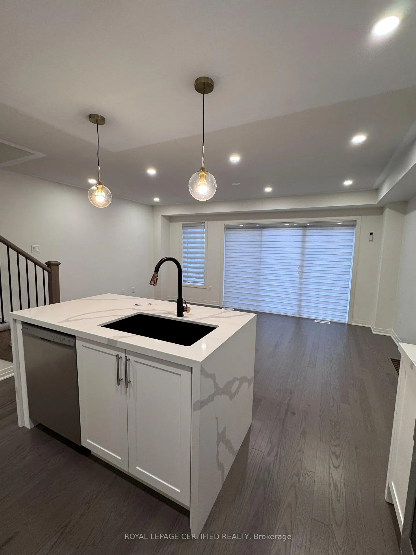Photo 7 of 25 King George Way, Clarington, Bowmanville — HOMEH