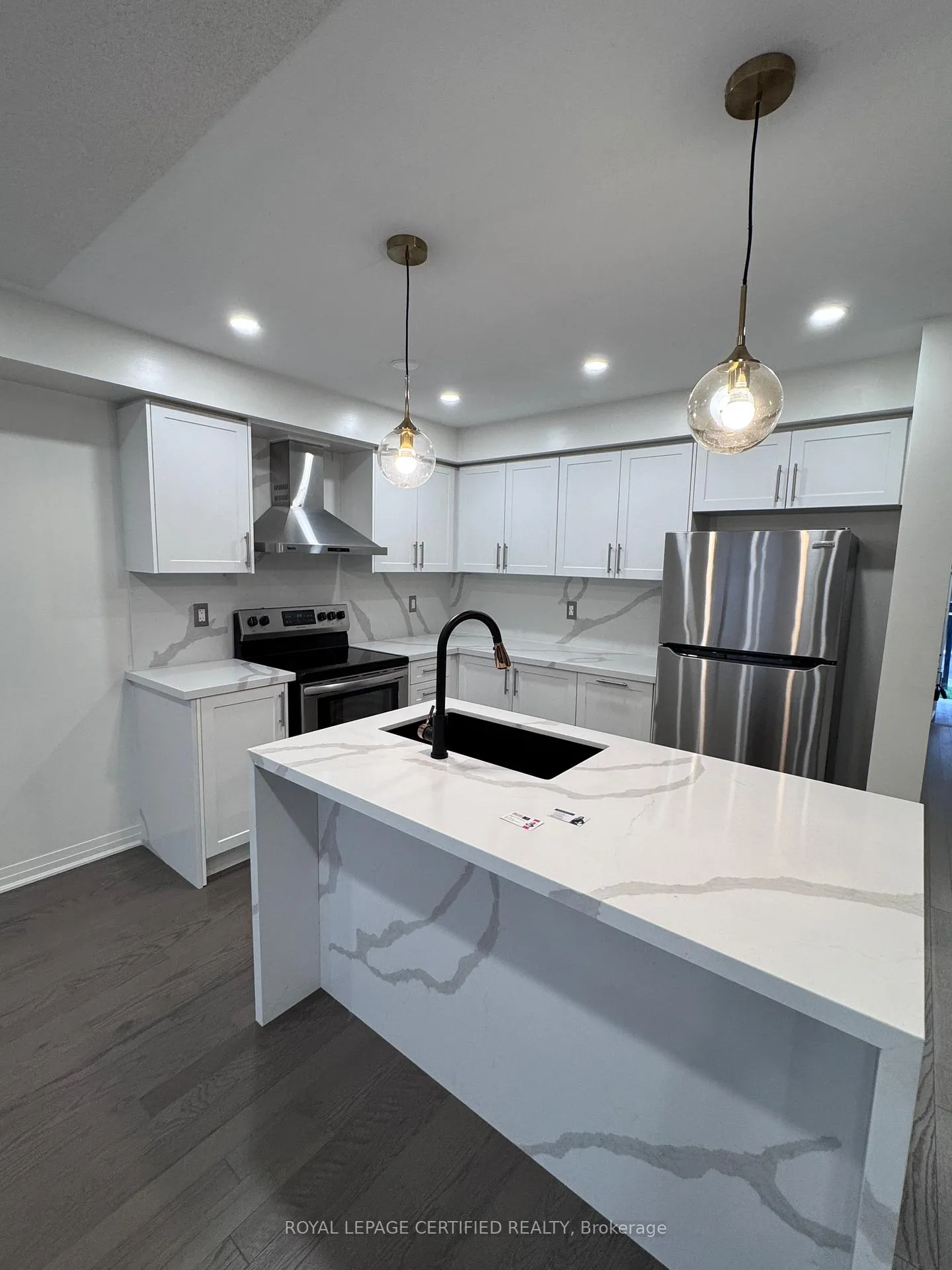 Photo 8 of 25 King George Way, Clarington, Bowmanville — HOMEH