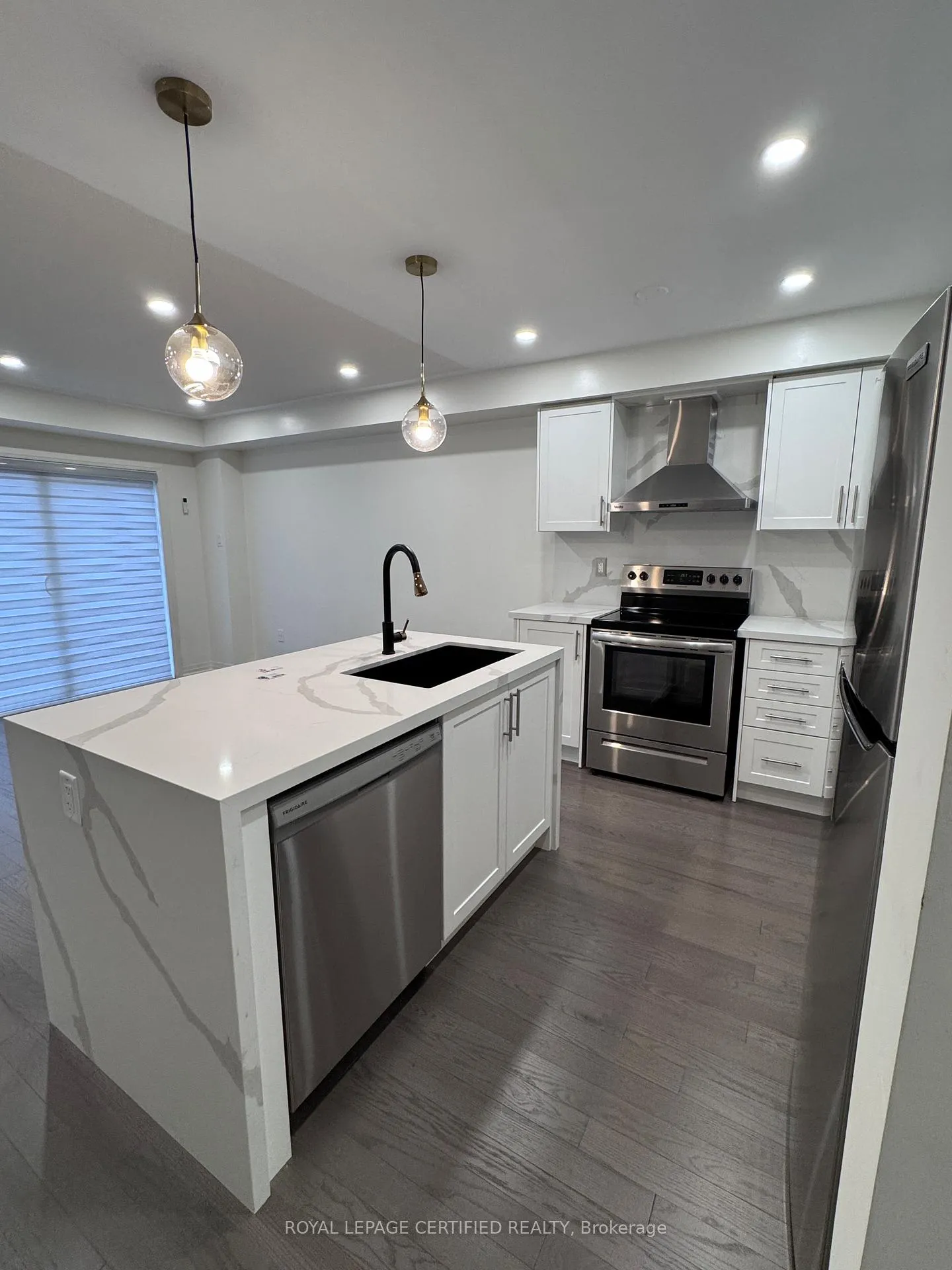 Photo 9 of 25 King George Way, Clarington, Bowmanville — HOMEH
