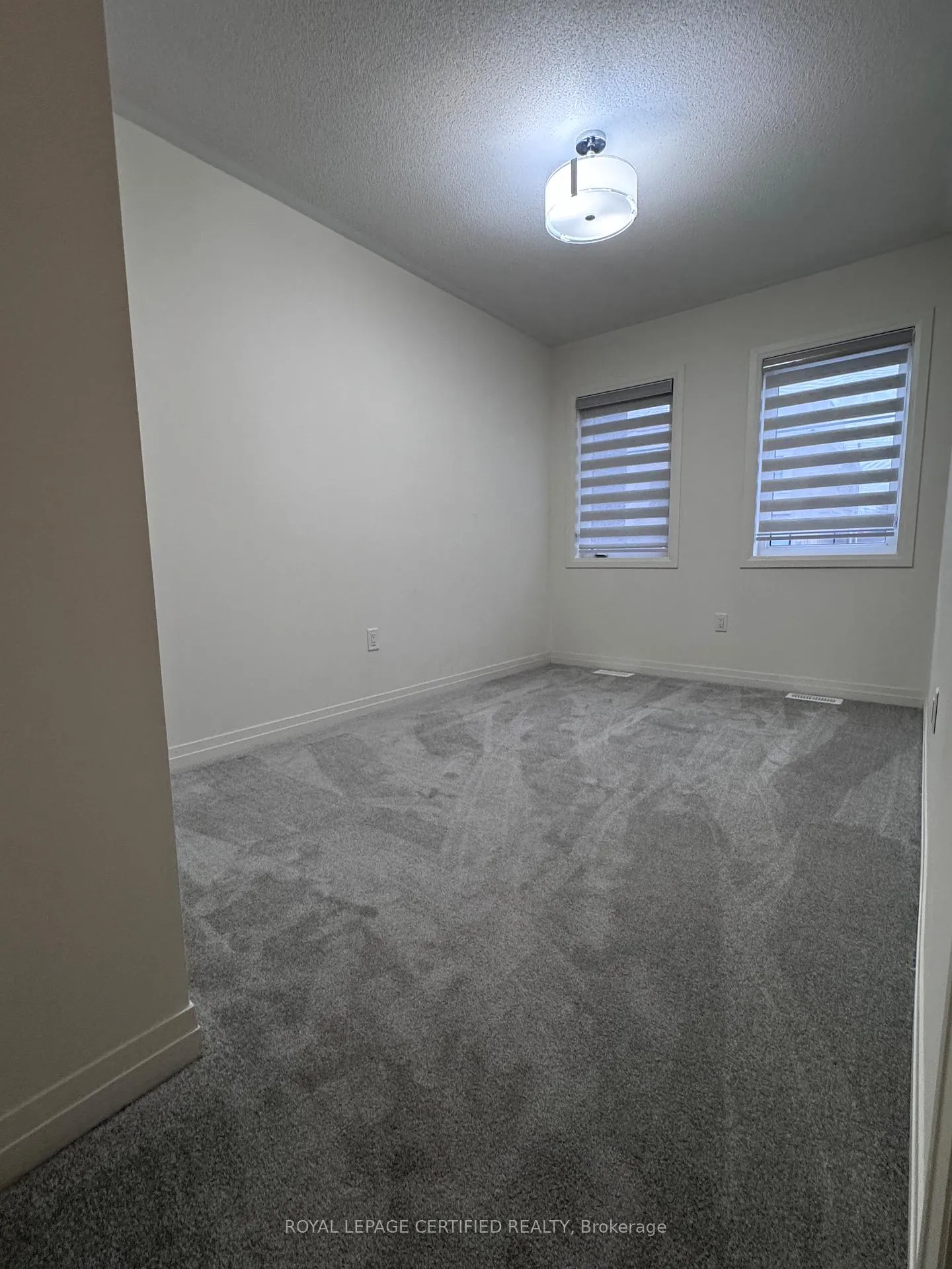 Photo 13 of 25 King George Way, Clarington, Bowmanville — HOMEH