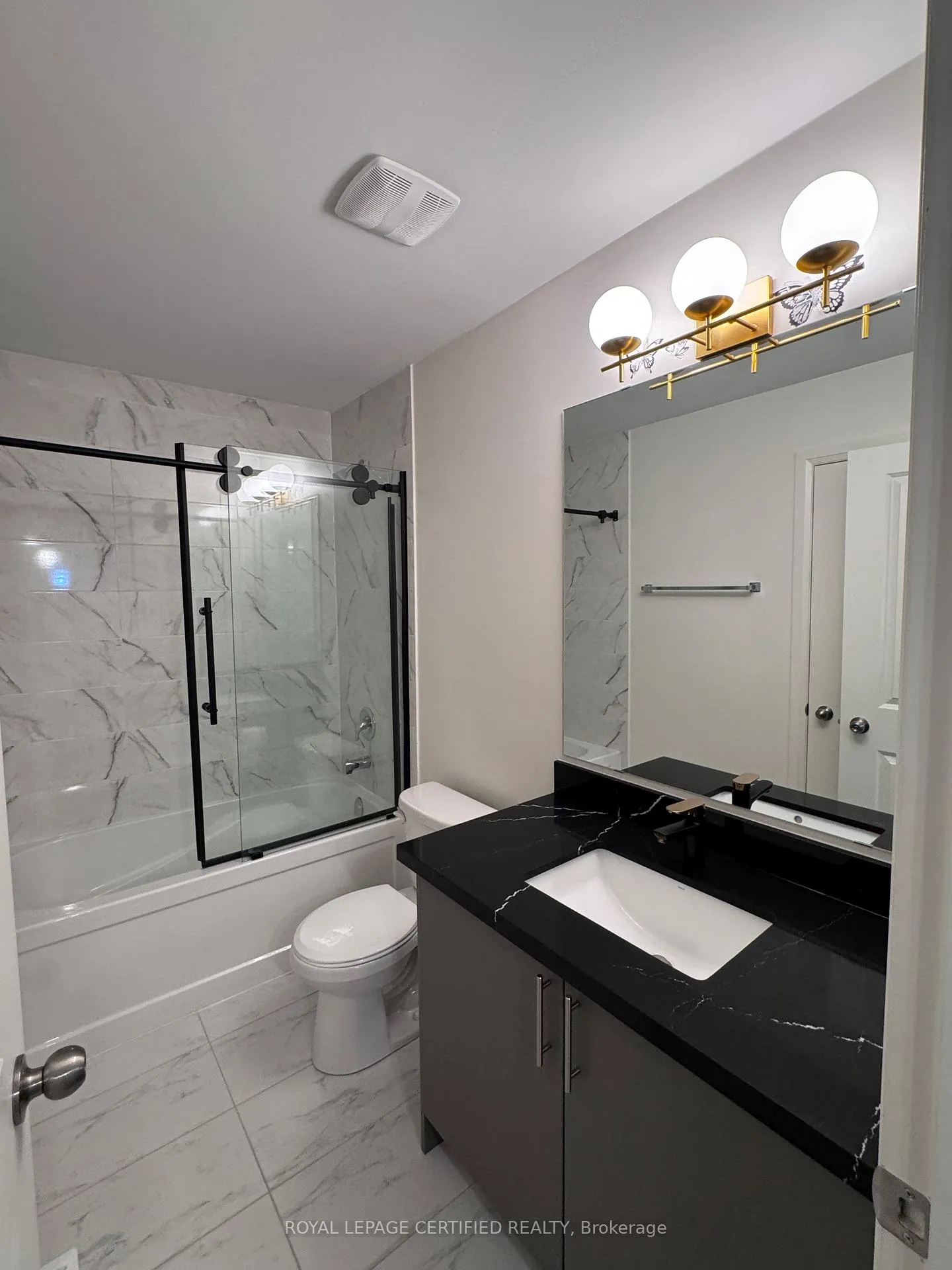 Photo 16 of 25 King George Way, Clarington, Bowmanville — HOMEH