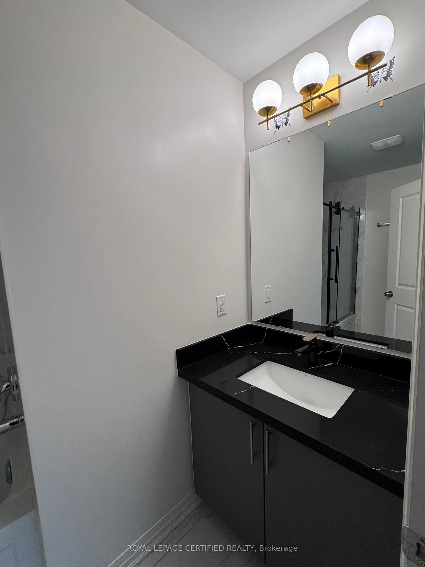 Photo 17 of 25 King George Way, Clarington, Bowmanville — HOMEH