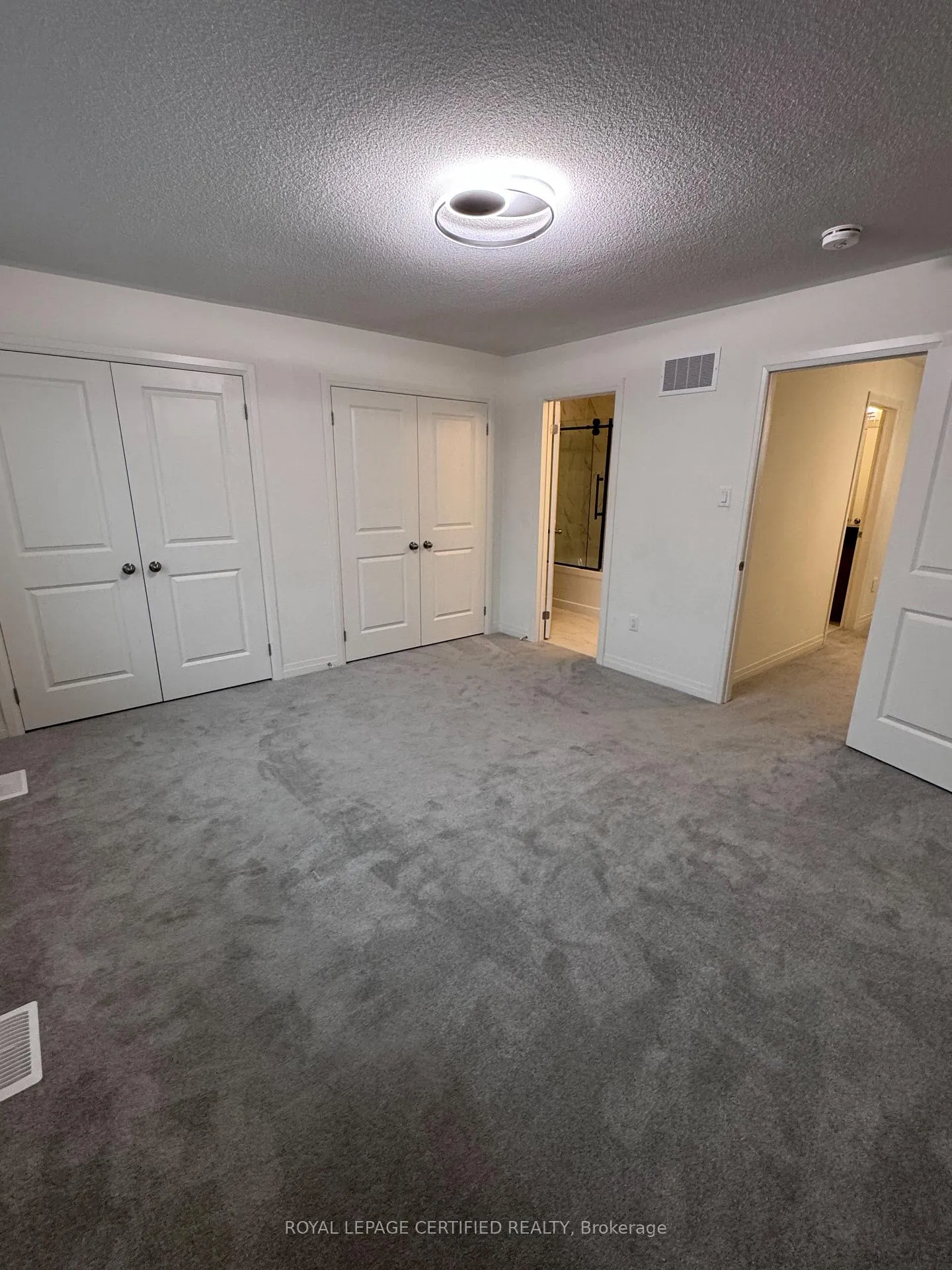 Photo 21 of 25 King George Way, Clarington, Bowmanville — HOMEH