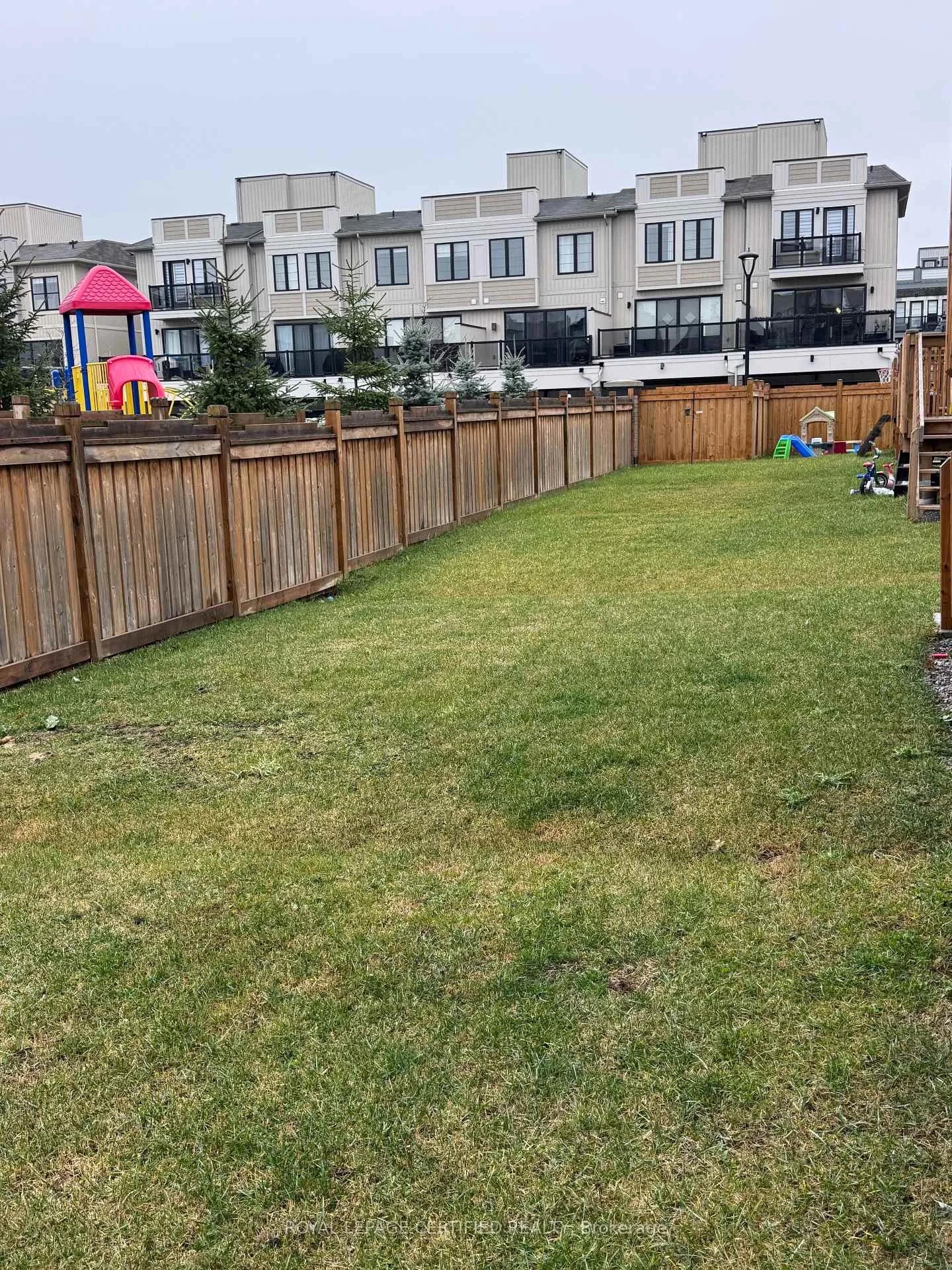 Photo 23 of 25 King George Way, Clarington, Bowmanville — HOMEH