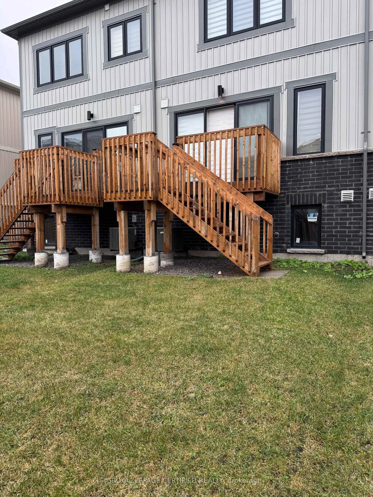 Photo 24 of 25 King George Way, Clarington, Bowmanville — HOMEH