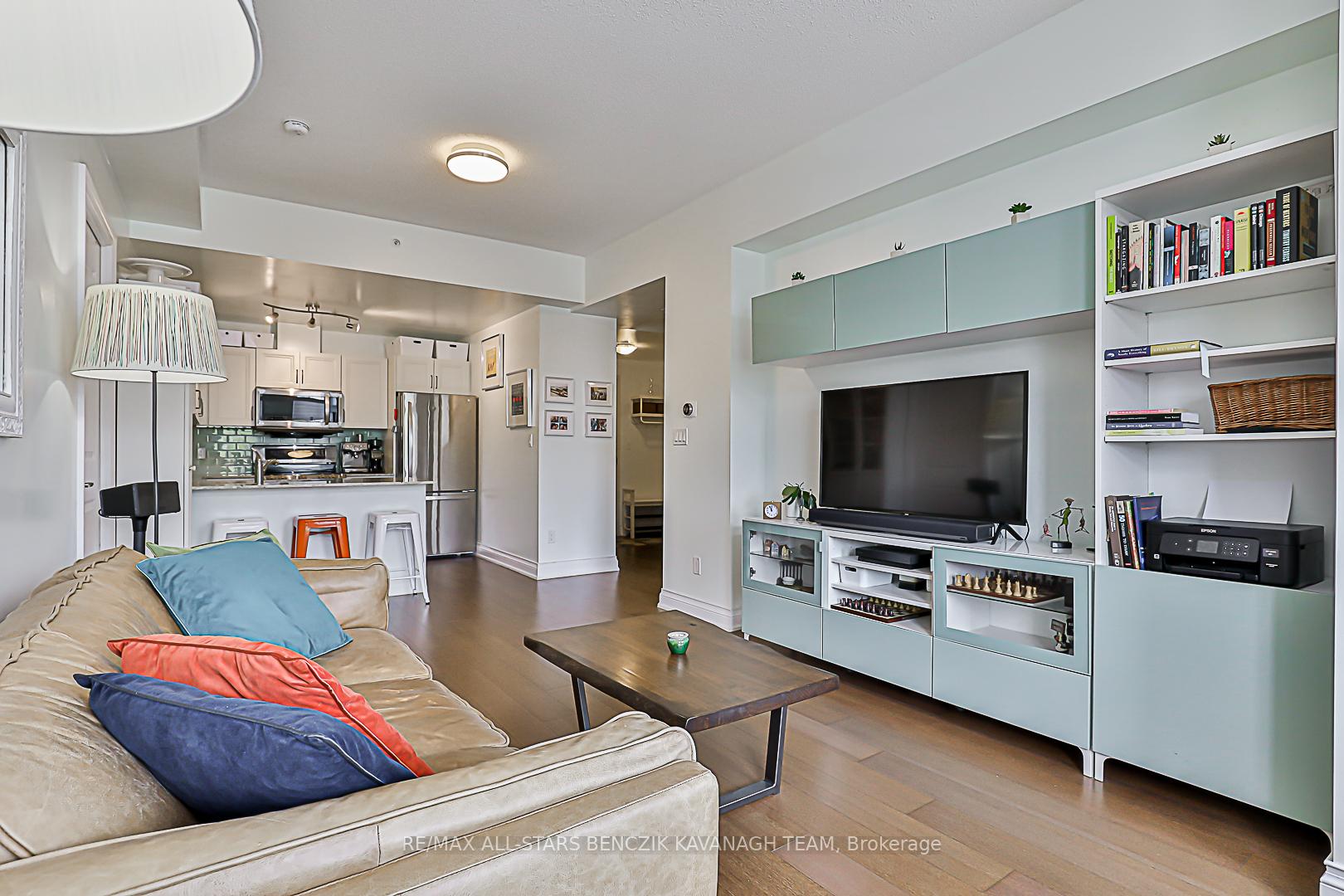 Photo 6 of Unit 323, 68 Main Street N, Markham, Old Markham Village — HOMEH