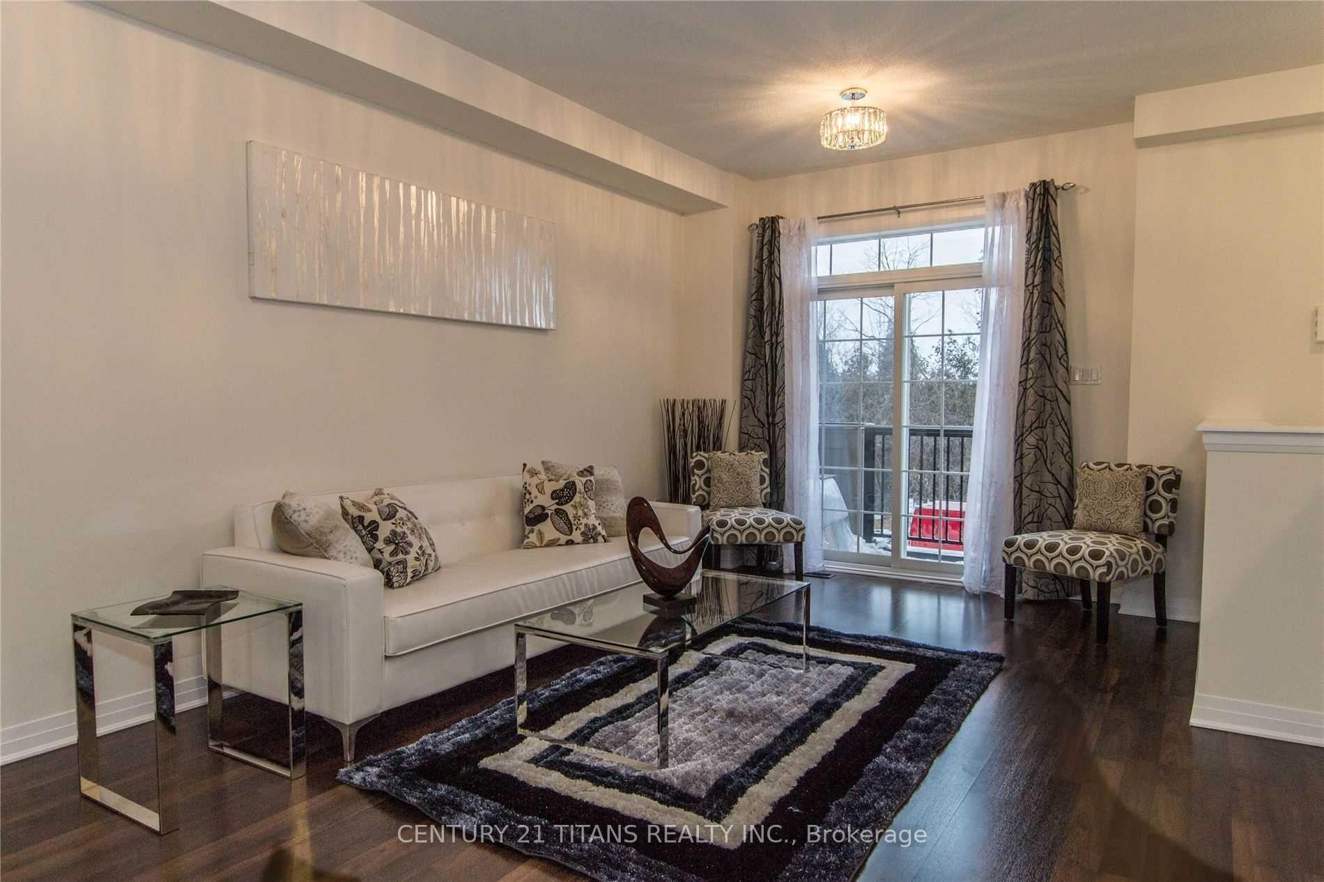 Front of 502 Rossland Road W