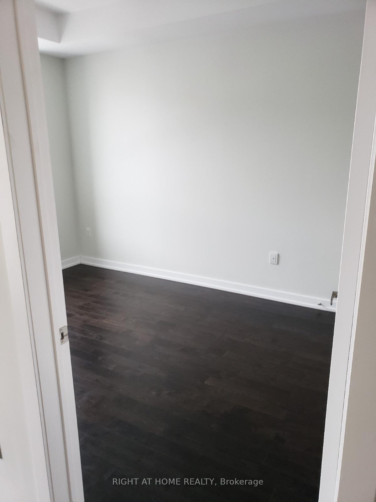 Photo 6 of Unit 206, 125 Shoreview Place, Hamilton, Lakeshore — HOMEH