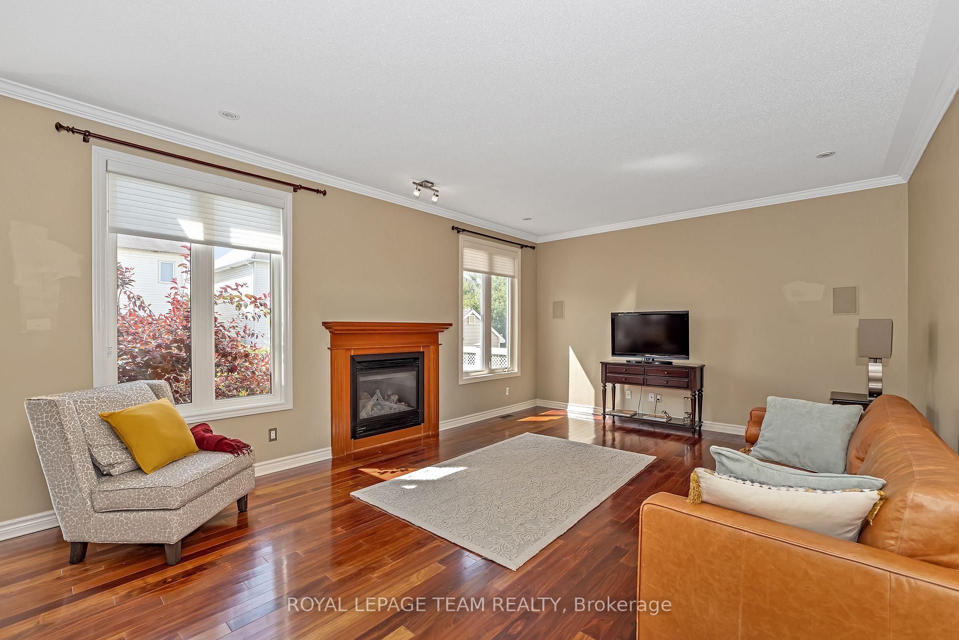 Photo 4 of 120 Tapestry Drive, Ottawa, Barrhaven - Strandherd — HOMEH