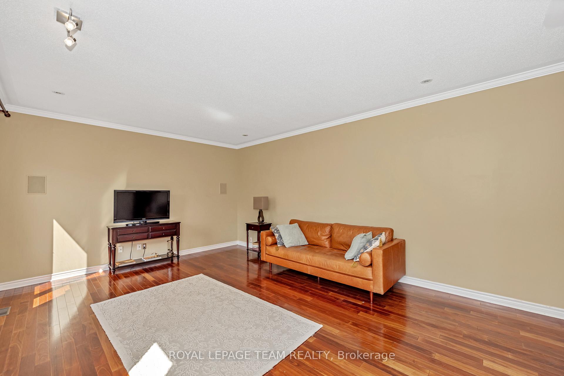 Photo 7 of 120 Tapestry Drive, Ottawa, Barrhaven - Strandherd — HOMEH