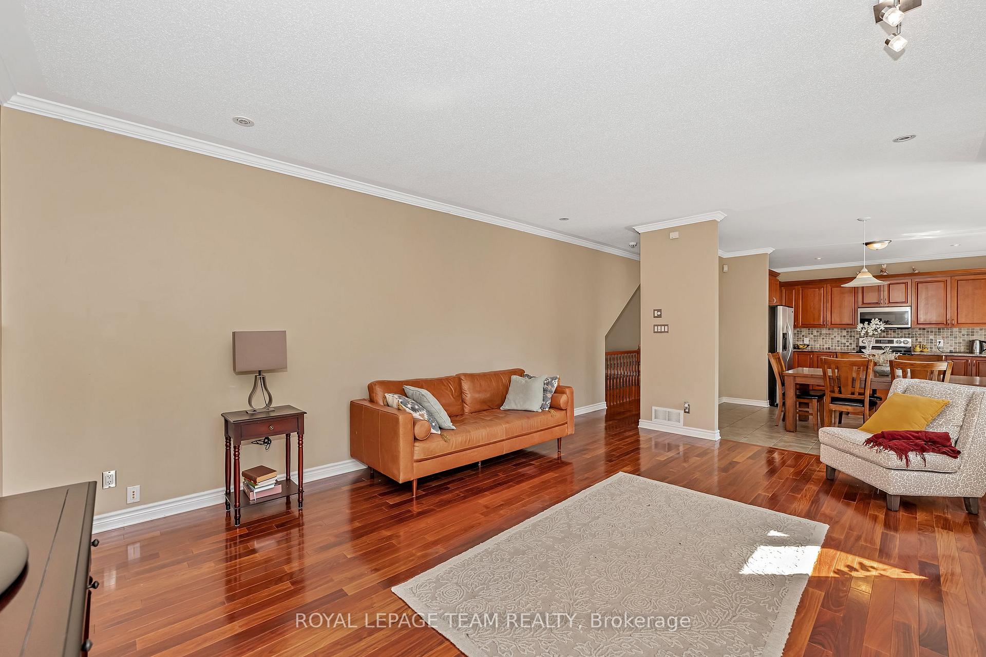 Photo 5 of 120 Tapestry Drive, Ottawa, Barrhaven - Strandherd — HOMEH