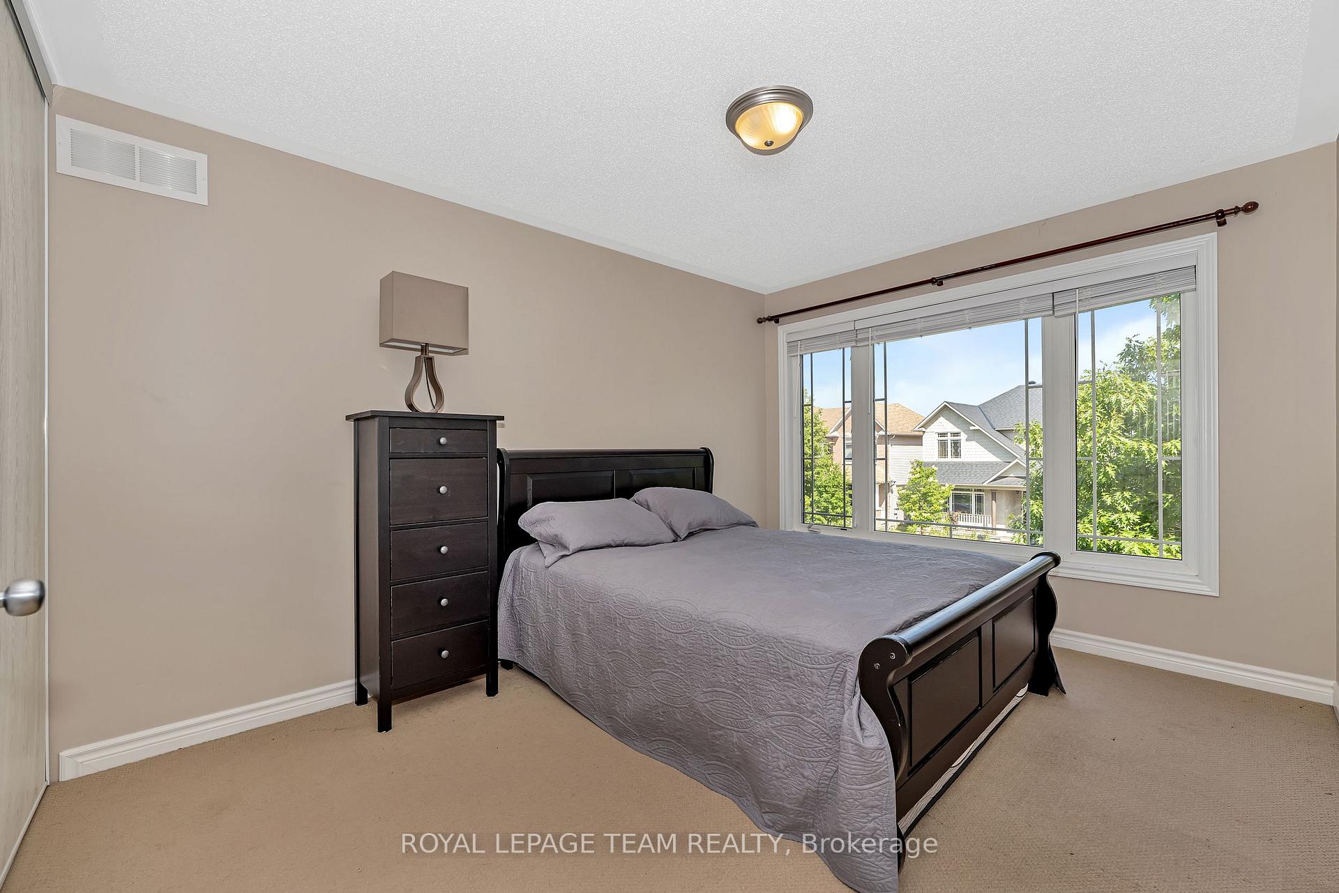 Photo 16 of 120 Tapestry Drive, Ottawa, Barrhaven - Strandherd — HOMEH