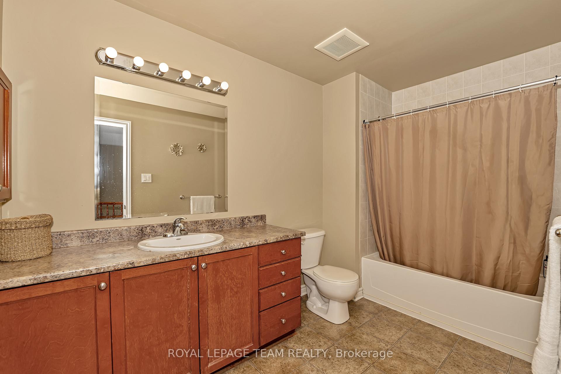 Photo 23 of 120 Tapestry Drive, Ottawa, Barrhaven - Strandherd — HOMEH