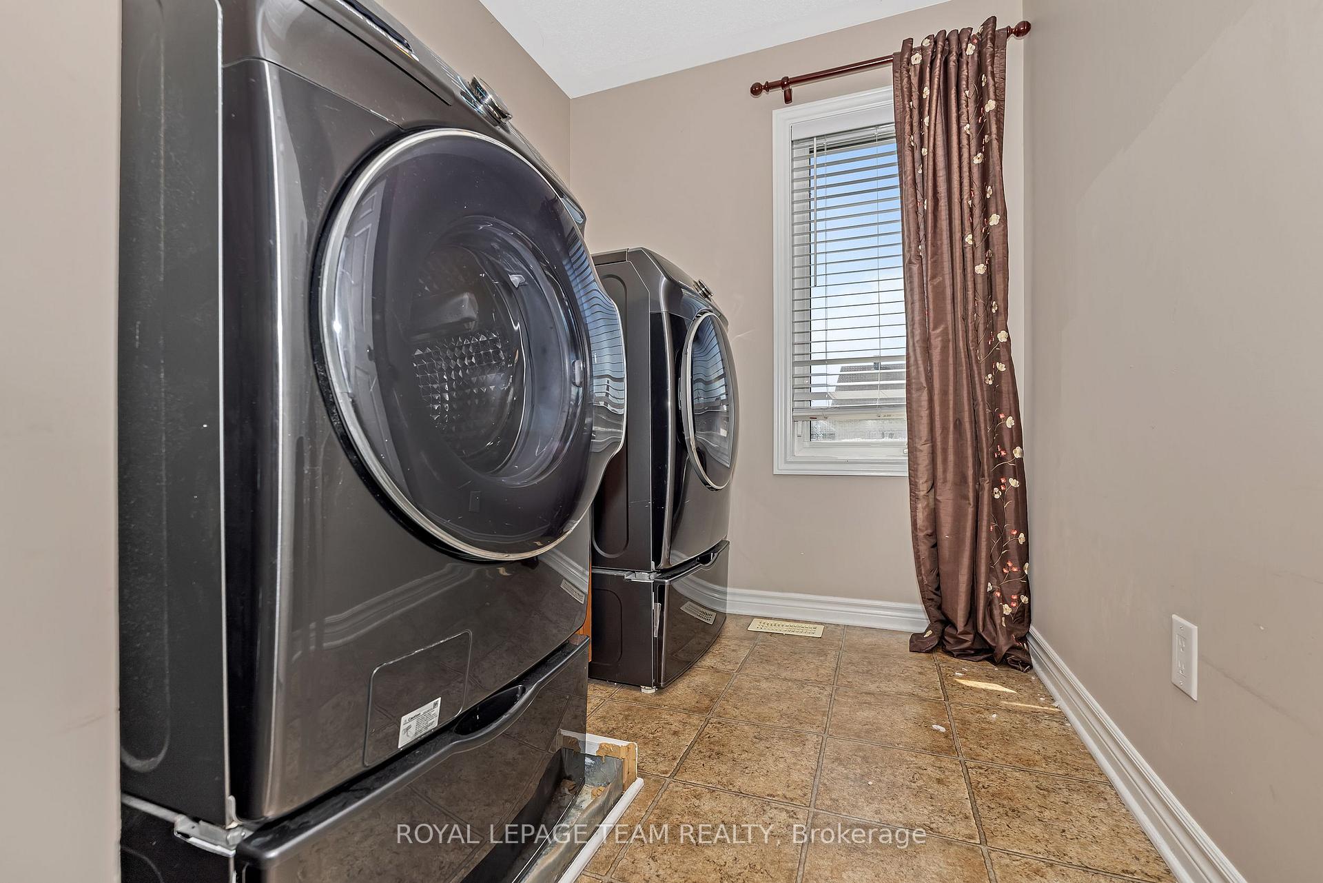 Photo 27 of 120 Tapestry Drive, Ottawa, Barrhaven - Strandherd — HOMEH