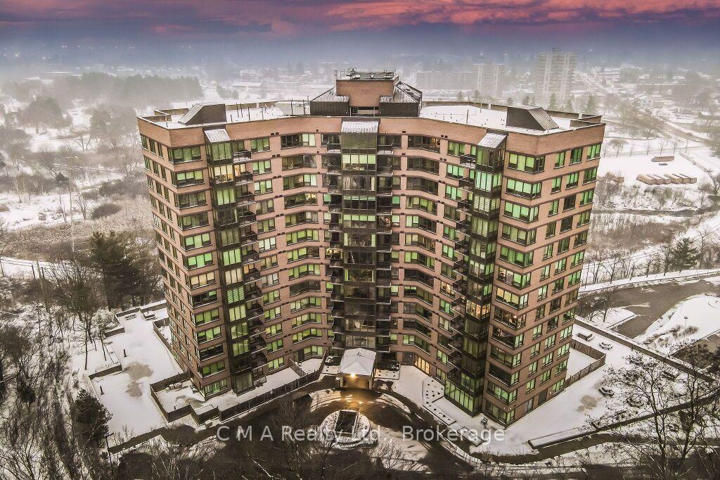 Front of Unit 608, 237 King Street W