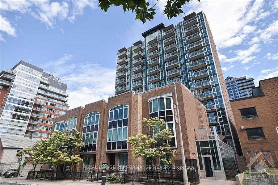 Front of Unit 807, 134 York Street