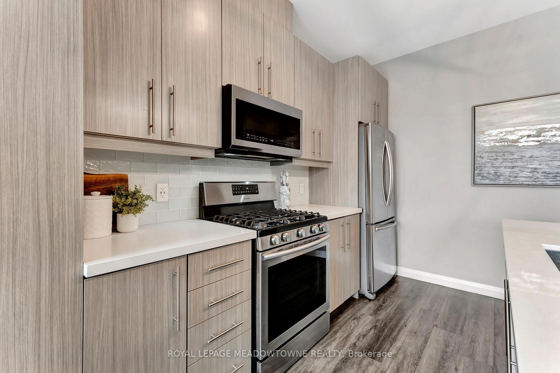 Photo 5 of Unit 20, 35 Midhurst Heights, Hamilton, Stoney Creek Mountain — HOMEH