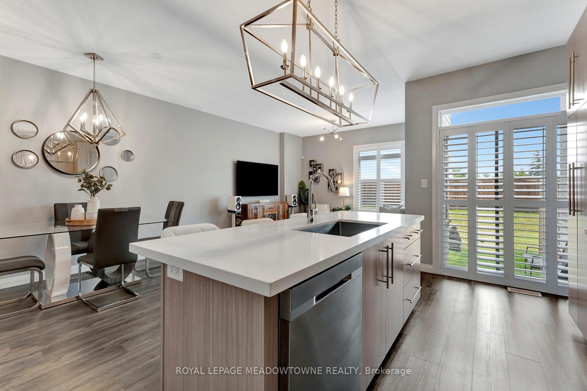 Photo 6 of Unit 20, 35 Midhurst Heights, Hamilton, Stoney Creek Mountain — HOMEH