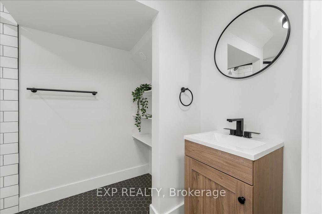 Photo 55 of Unit 7, 910 Limeridge Road E, Hamilton, Berrisfield — HOMEH
