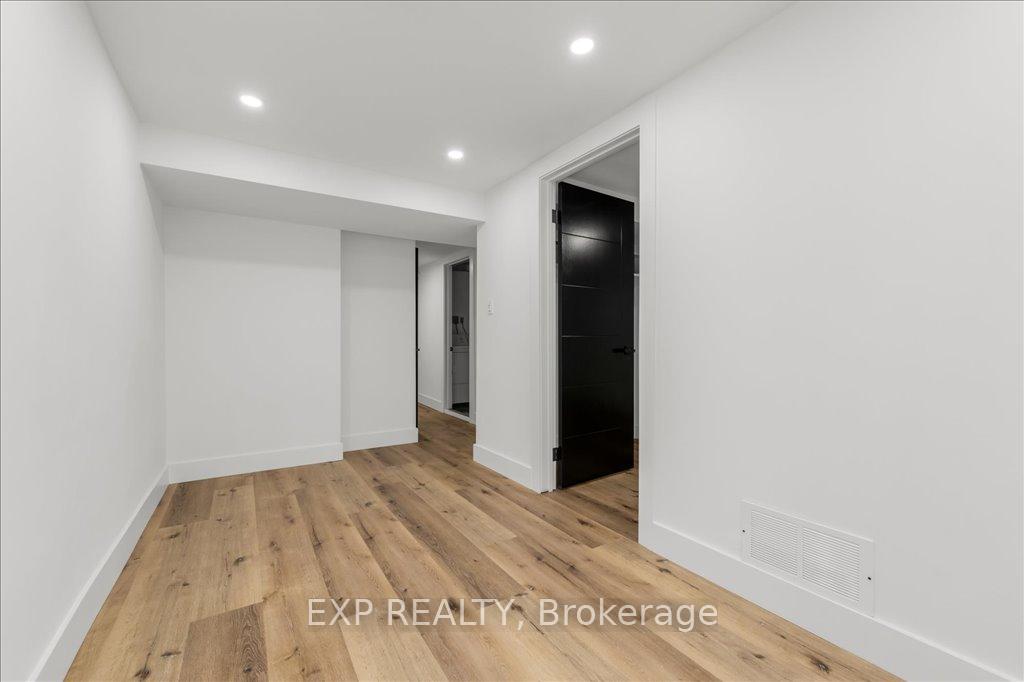Photo 58 of Unit 7, 910 Limeridge Road E, Hamilton, Berrisfield — HOMEH