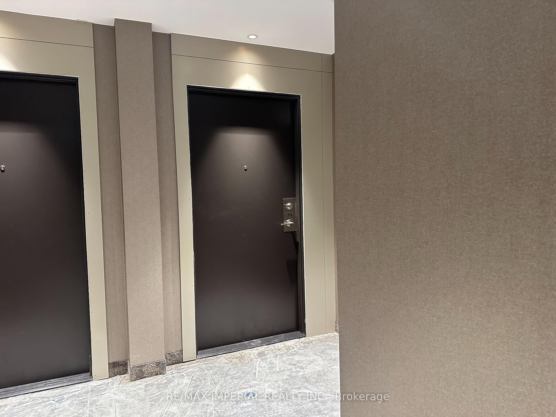 Photo 4 of Unit 916, 10 Honeycrisp Crescent, Vaughan, Vaughan Corporate Centre — HOMEH
