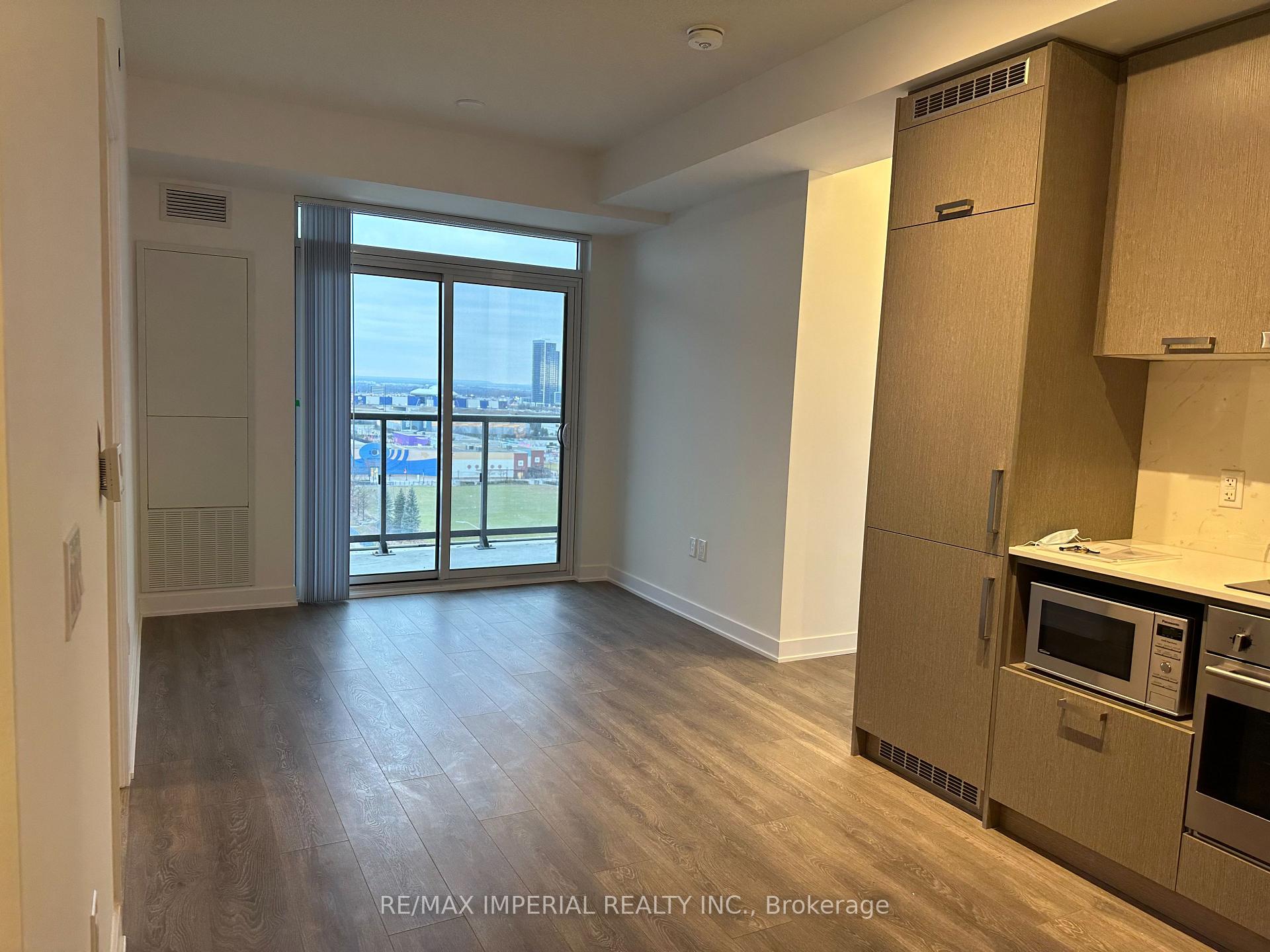 Photo 6 of Unit 916, 10 Honeycrisp Crescent, Vaughan, Vaughan Corporate Centre — HOMEH
