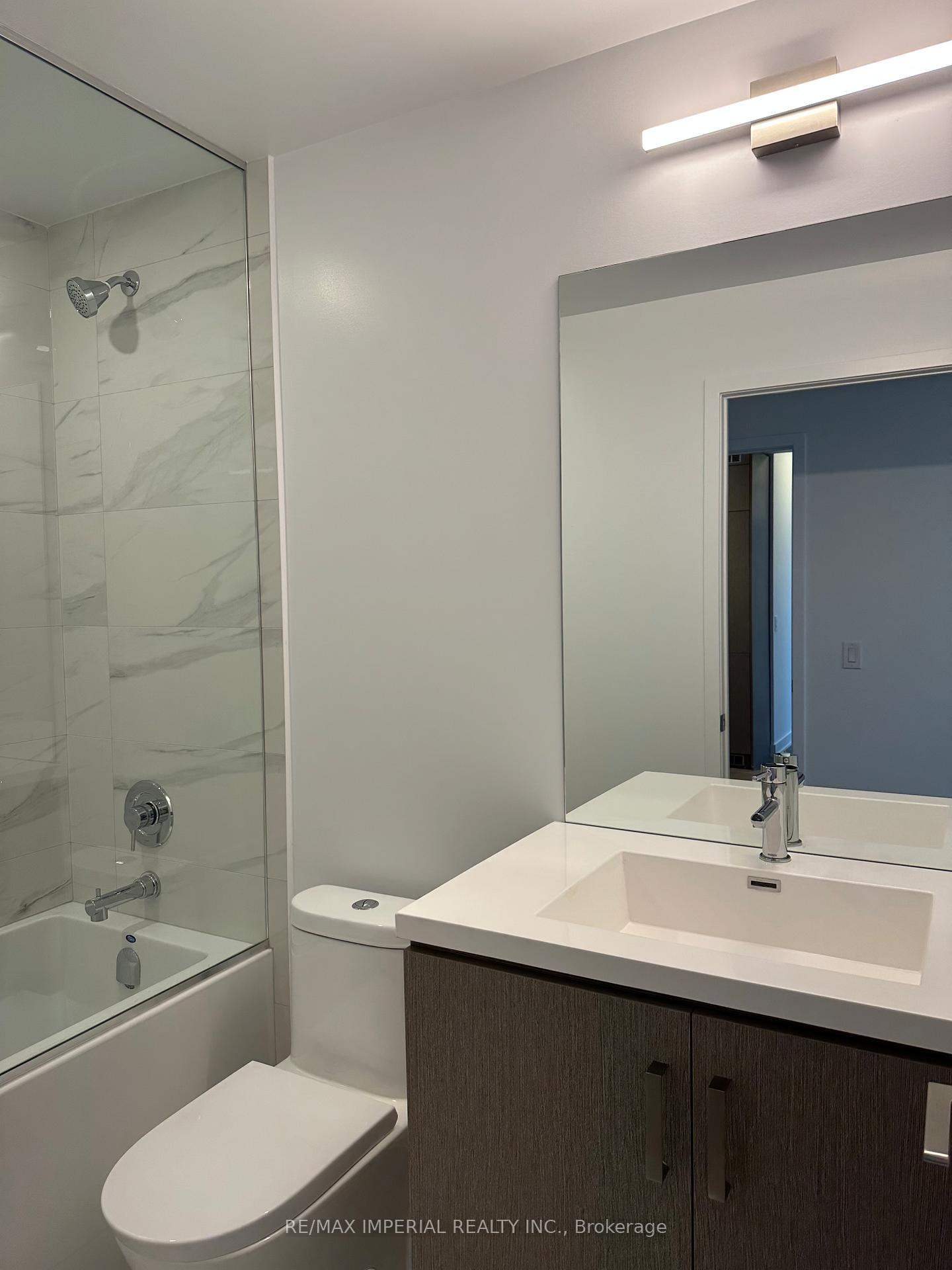 Photo 9 of Unit 916, 10 Honeycrisp Crescent, Vaughan, Vaughan Corporate Centre — HOMEH