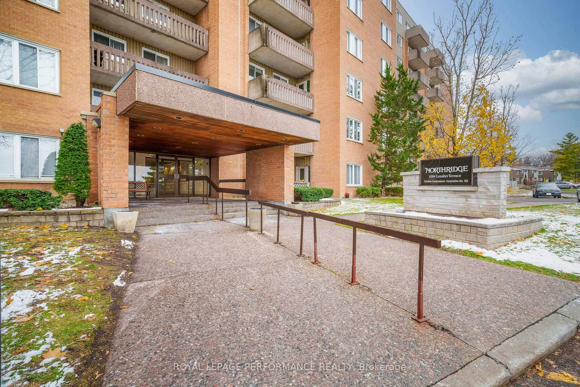 Photo 2 of Unit 806, 1599 Lassiter Terrace, Ottawa, Beaconwood — HOMEH
