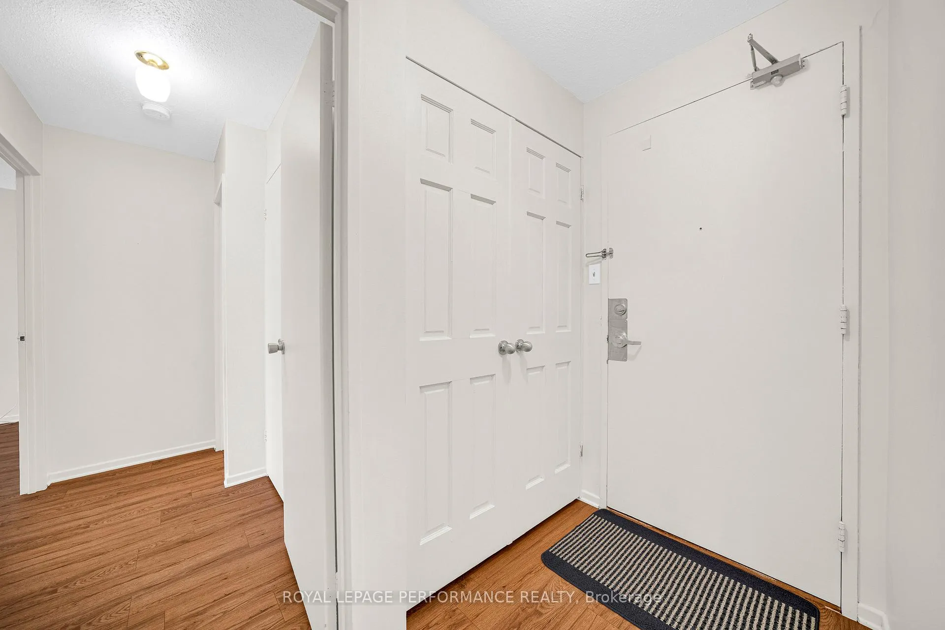Photo 4 of Unit 806, 1599 Lassiter Terrace, Ottawa, Beaconwood — HOMEH