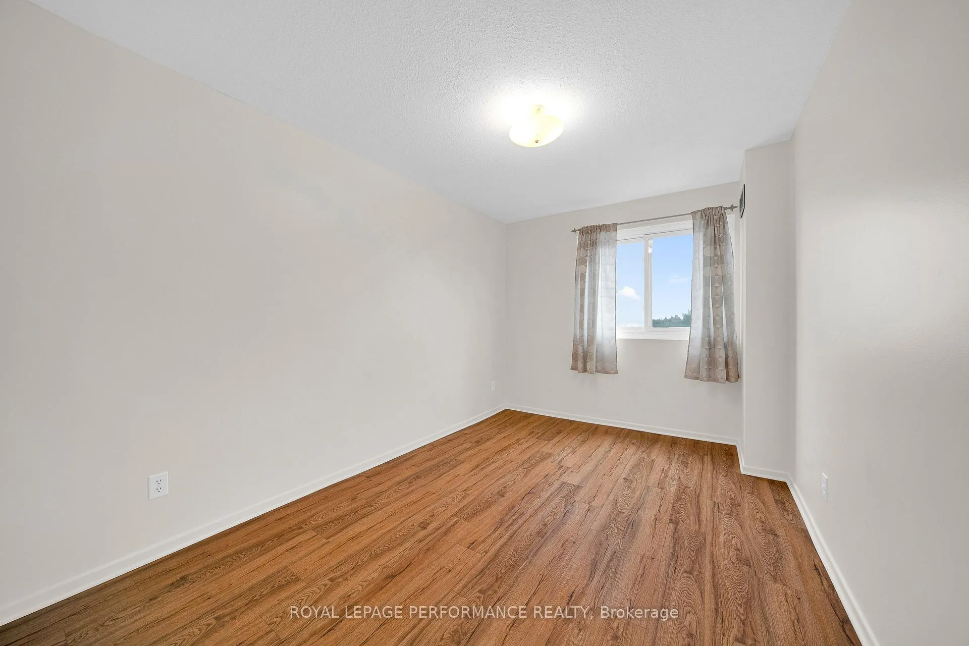 Photo 6 of Unit 806, 1599 Lassiter Terrace, Ottawa, Beaconwood — HOMEH