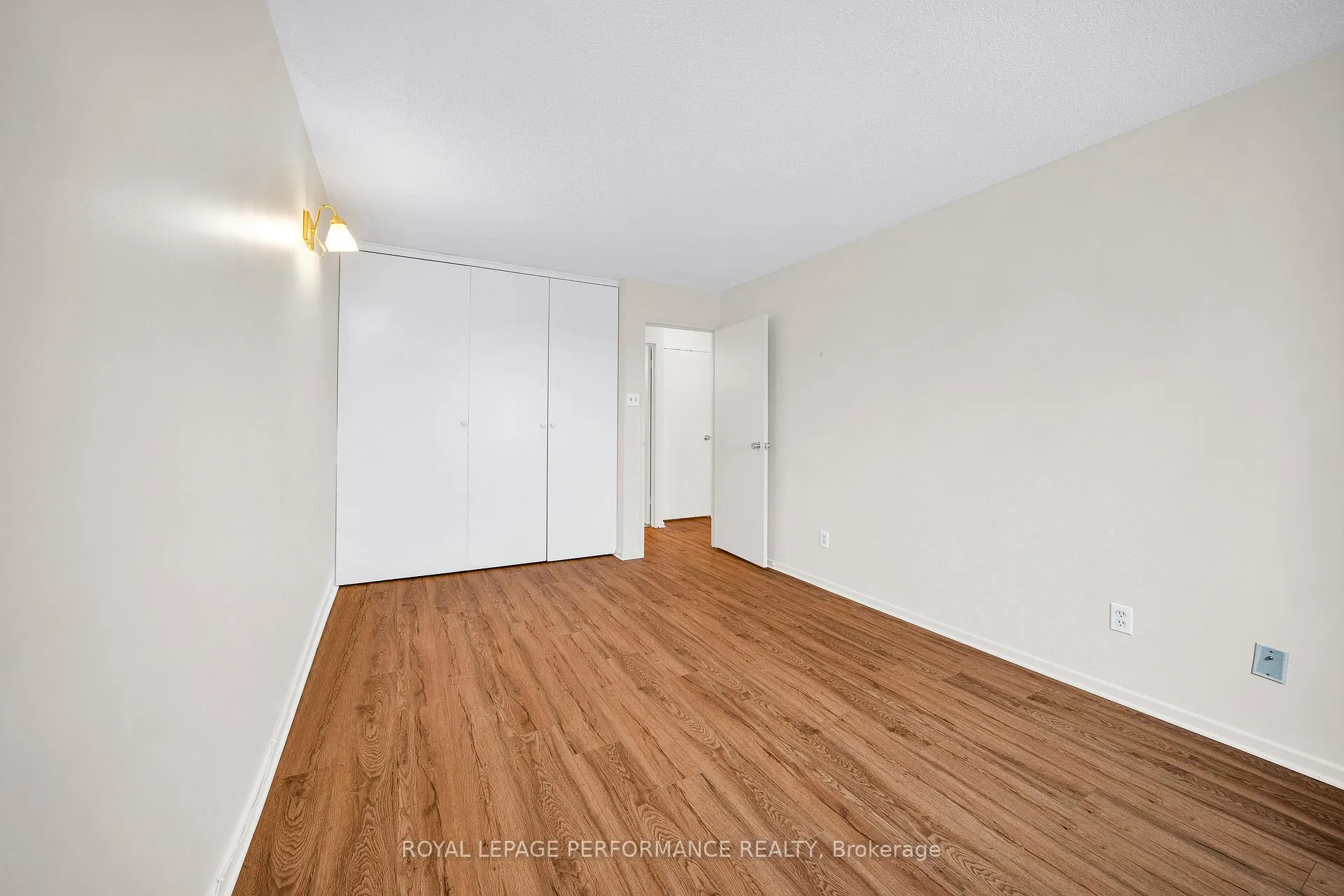 Photo 9 of Unit 806, 1599 Lassiter Terrace, Ottawa, Beaconwood — HOMEH