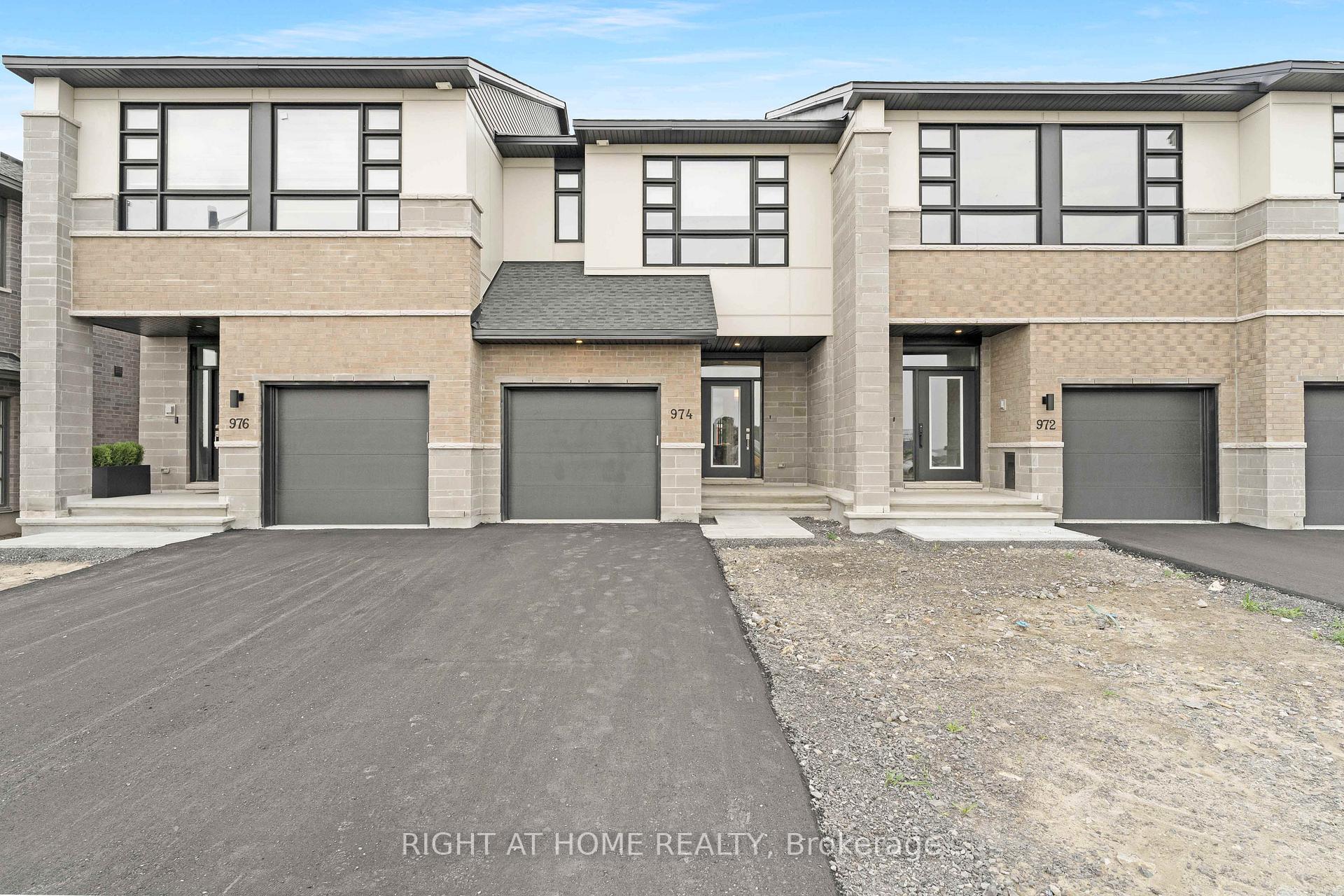 Front of 974 Acoustic Way